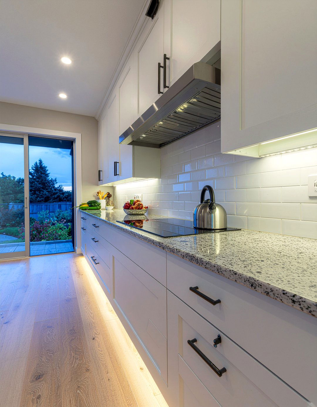 Under Cabinet Lighting - 30 interior designer kitchen ideas