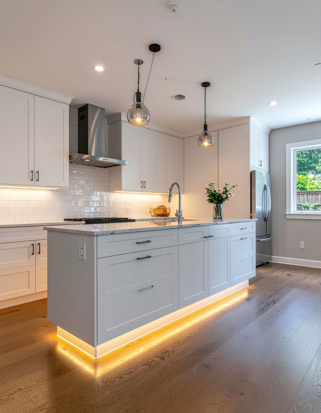 Under Cabinet Lighting - 30 popular kitchen ideas