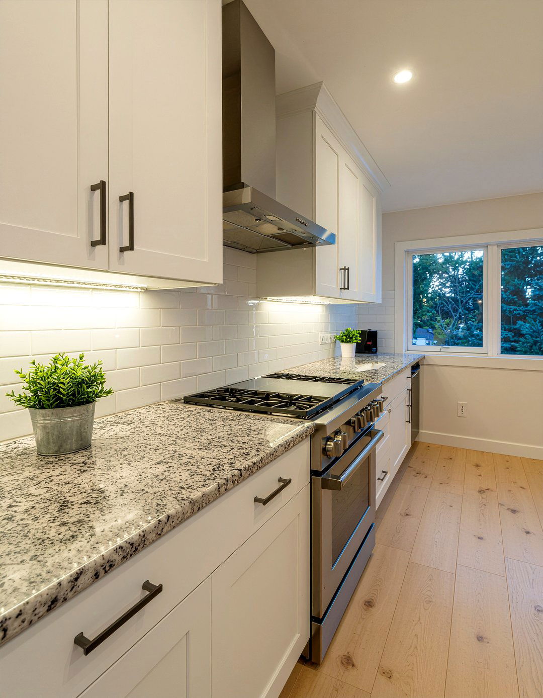 Under Cabinet Lighting - 30 practical kitchen ideas