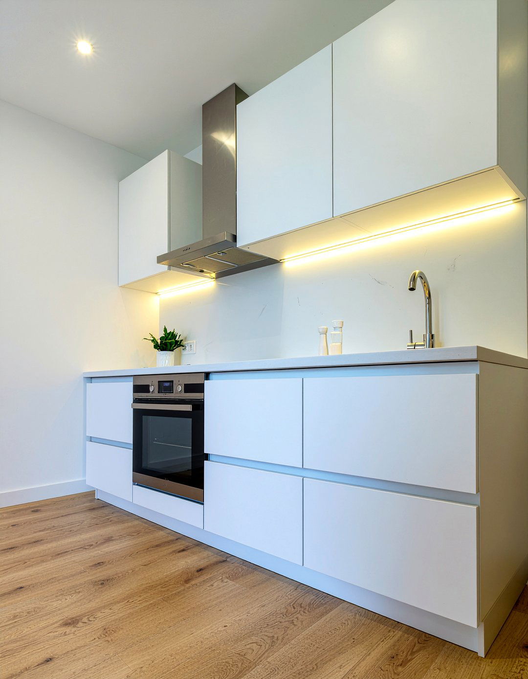 Under Cabinet Lighting - 30 bright kitchen ideas