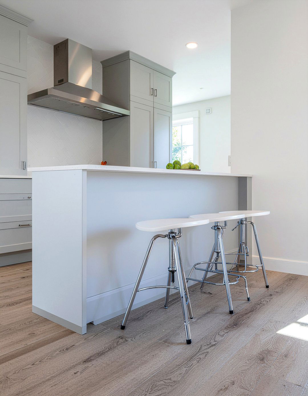 Under Counter Stool Storage - 30 kitchen breakfast bar ideas