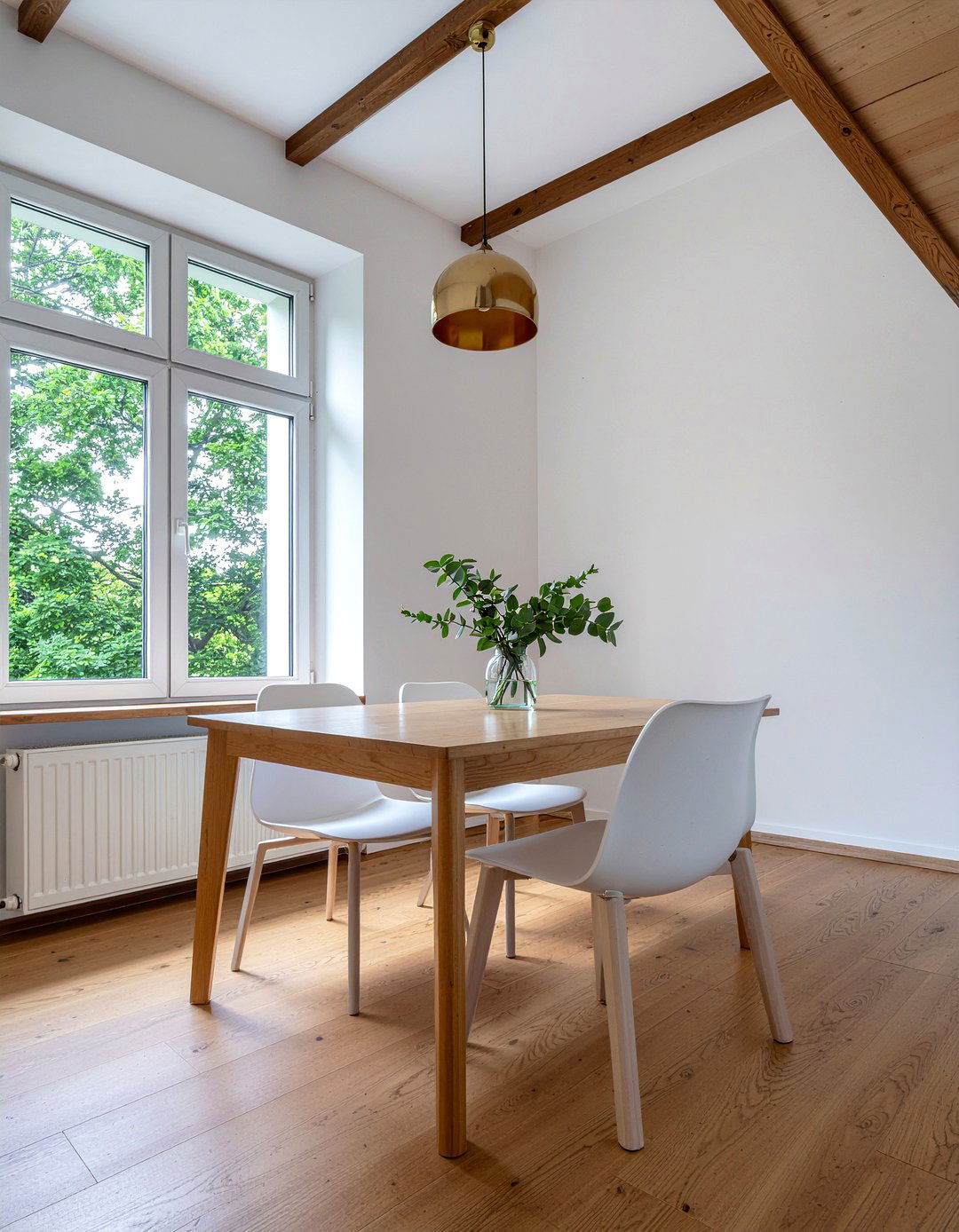 Under Stairs Dining Room - 30 converted space dining room ideas