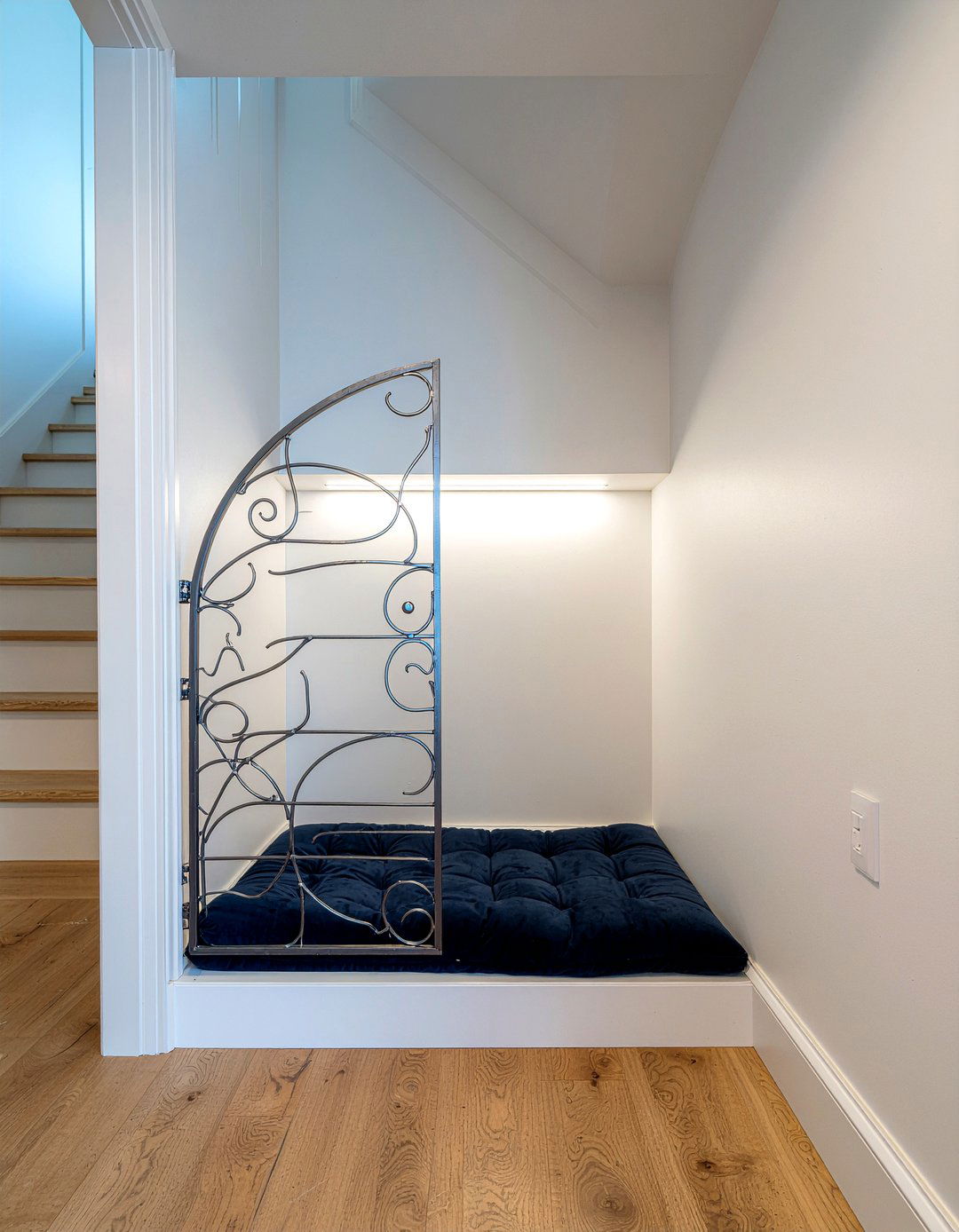 Under stairs dog kennel - 30 dog bedroom ideas