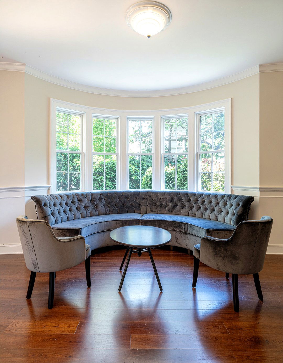 Upholstered Banquette Bench - 30 bay window dining ideas