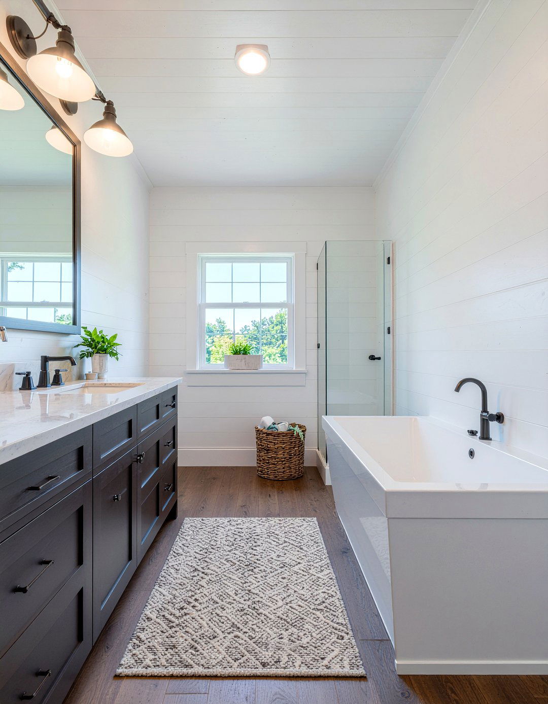 Urban Farmhouse Bathroom - 30 bathroom style mixing ideas