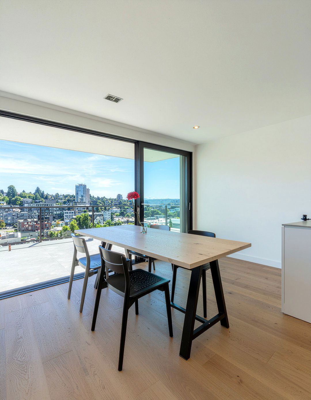 Urban dining room layout - 30 Seattle dining room ideas