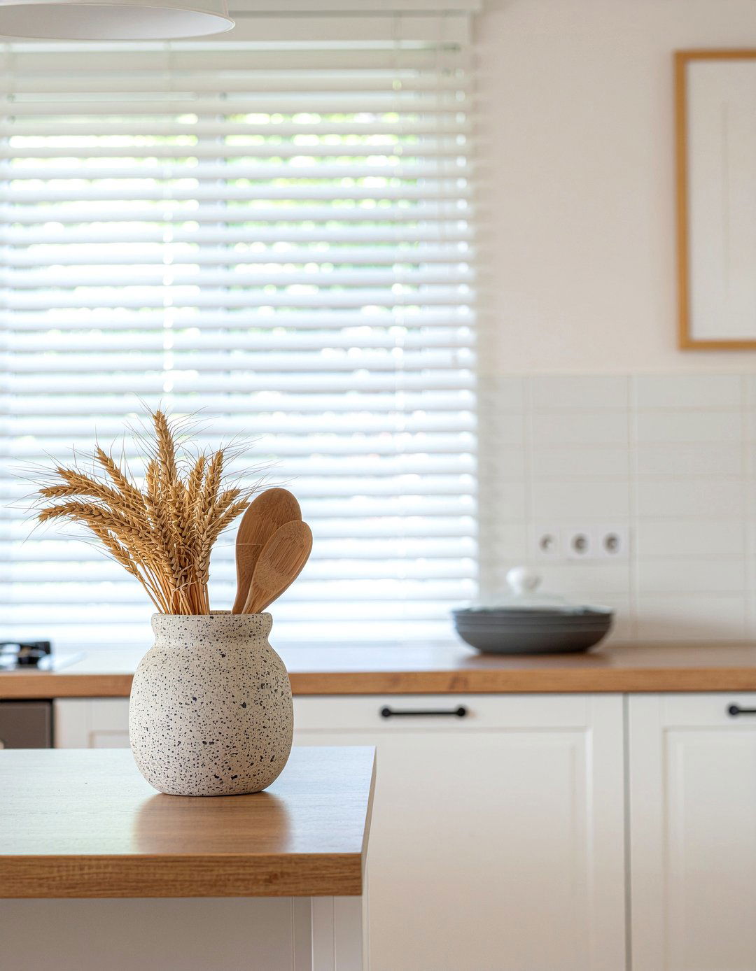 Utensil Crock Vase - 30 kitchen vase ideas