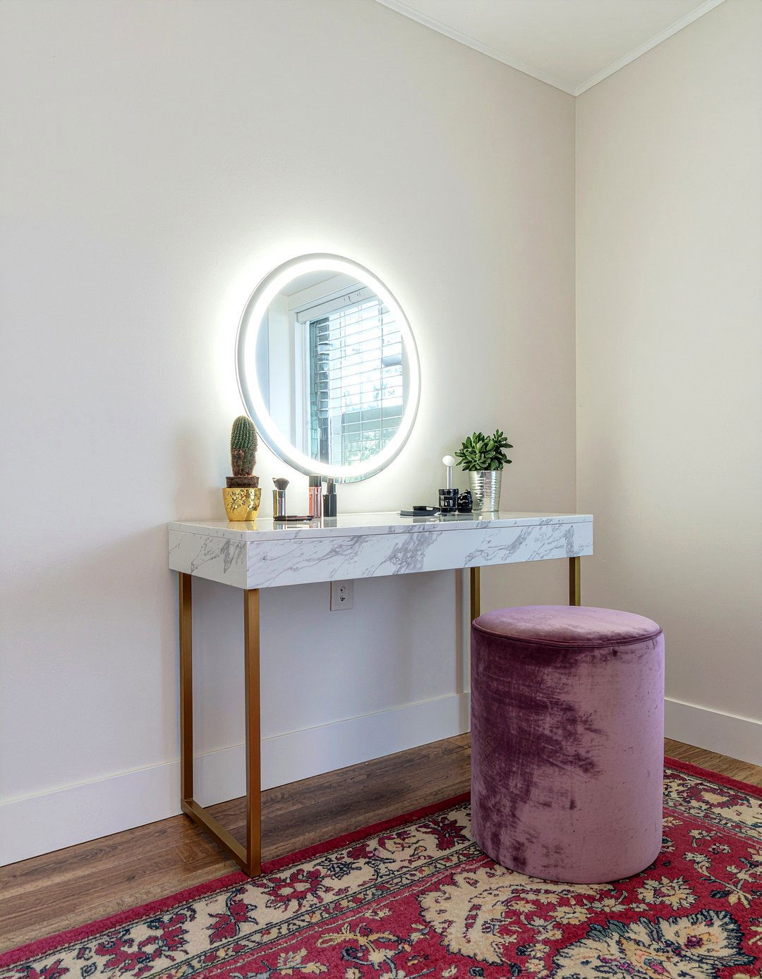 Vanity Makeup Station - 30 bedroom zoning ideas