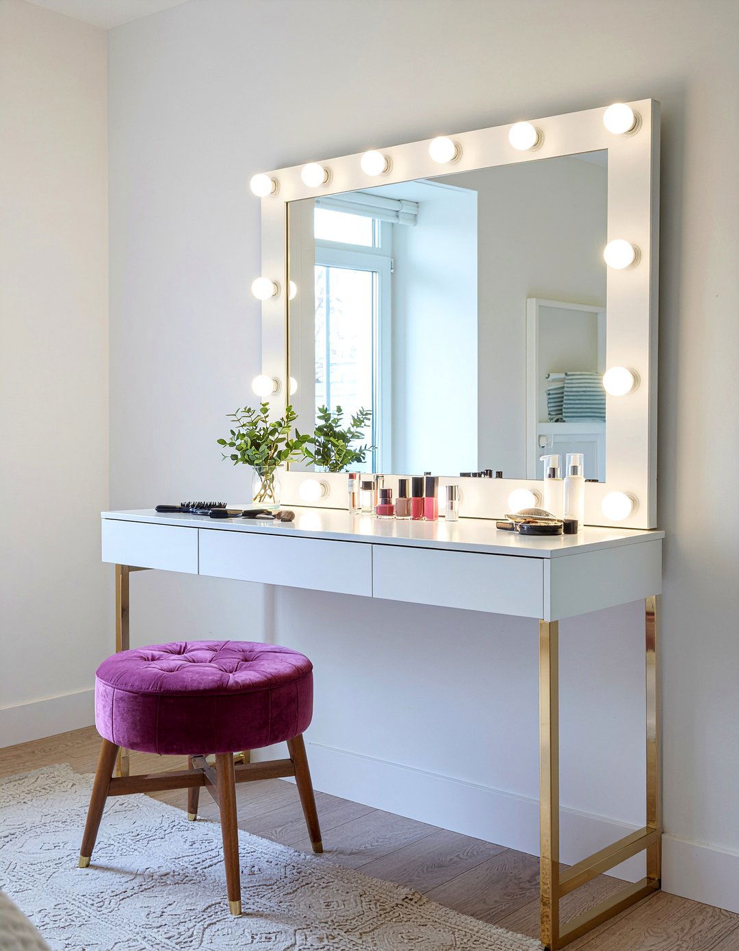 Vanity Mirror With Lights - 30 bedroom mirror ideas