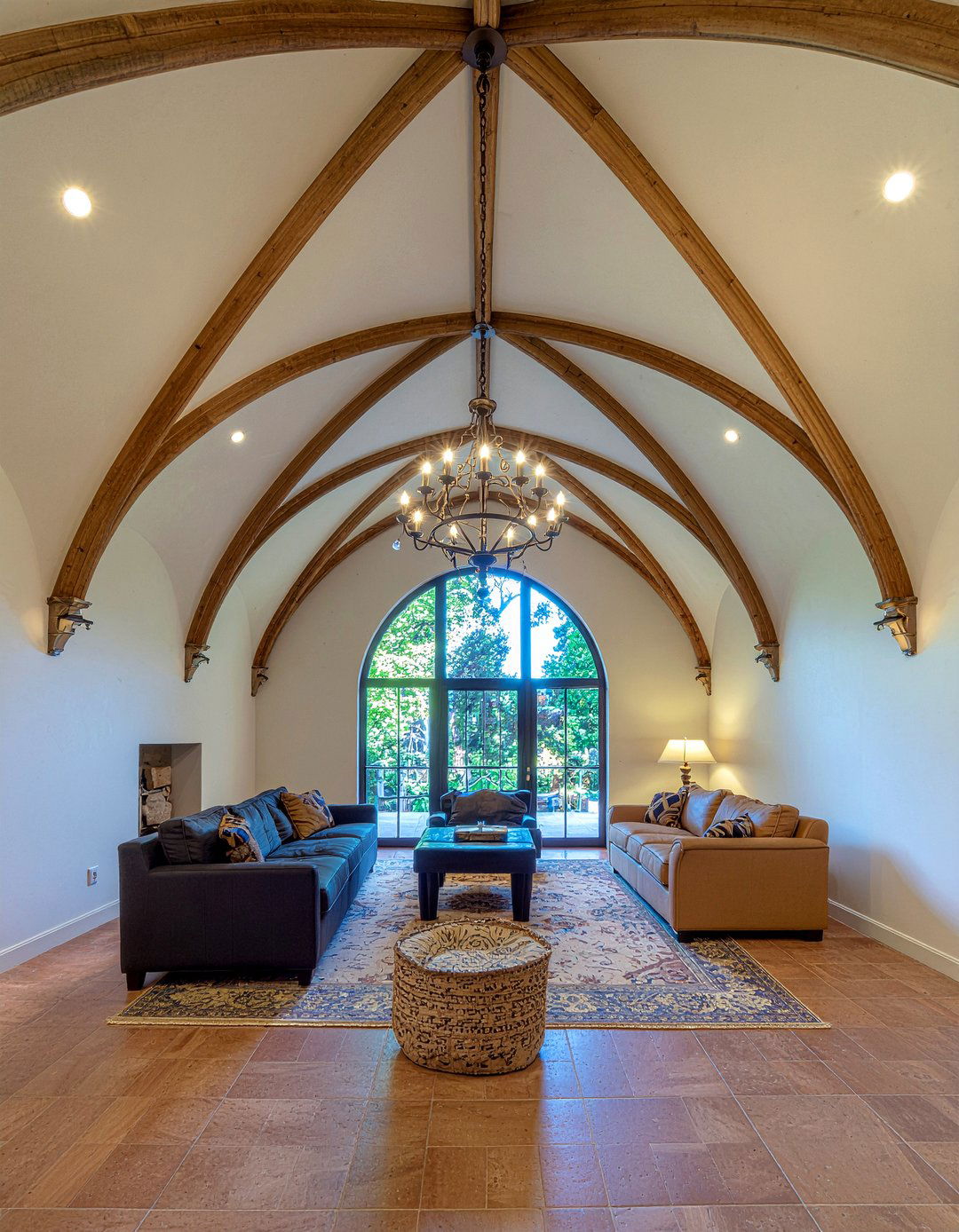 Vaulted Ceiling Design - 30 Tuscan living room ideas