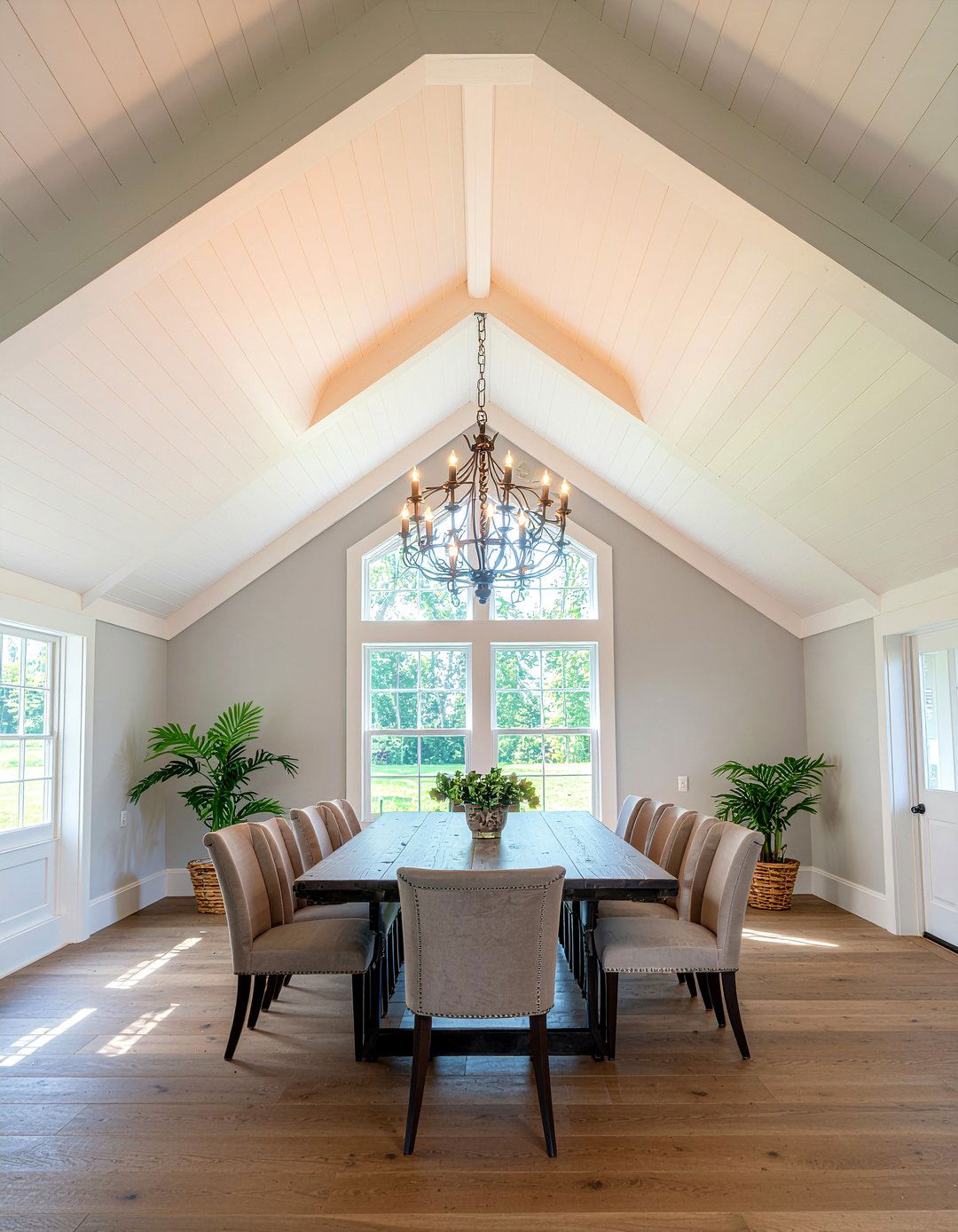 Vaulted Ceiling Design - 30 country dining room ideas