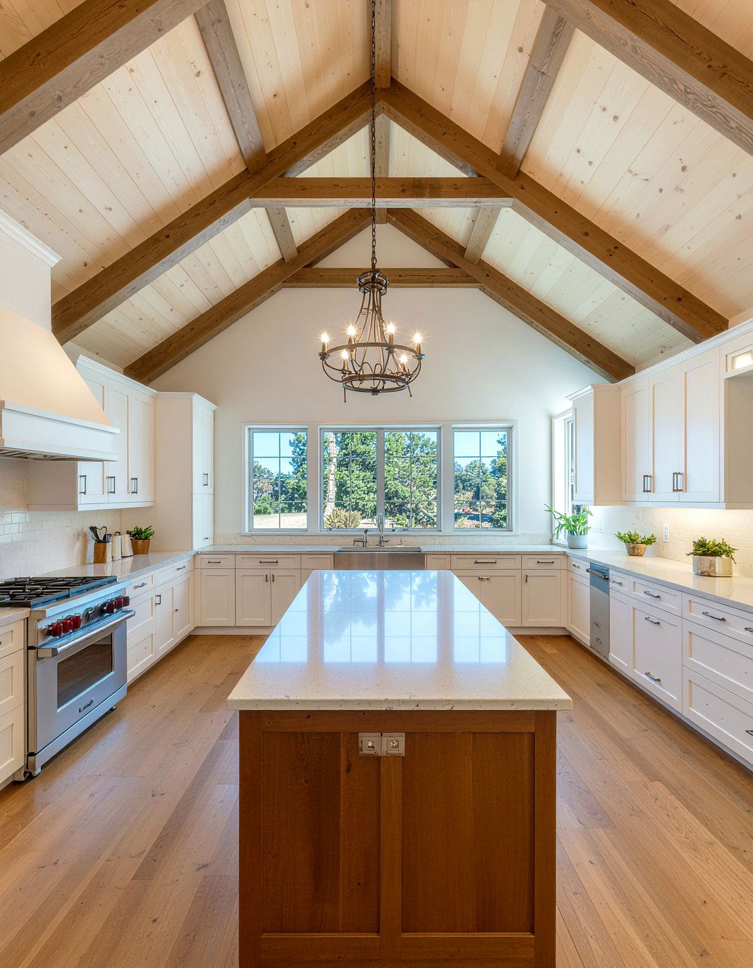 Vaulted Ceiling Kitchen - 30 parade of homes kitchen ideas