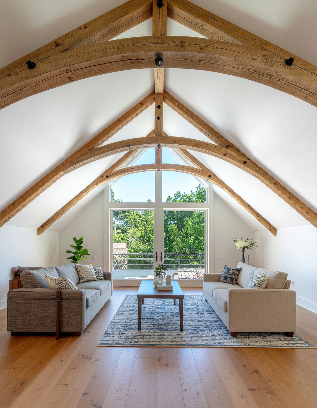 30 Living Room Crown Molding Ideas for a Finished Look