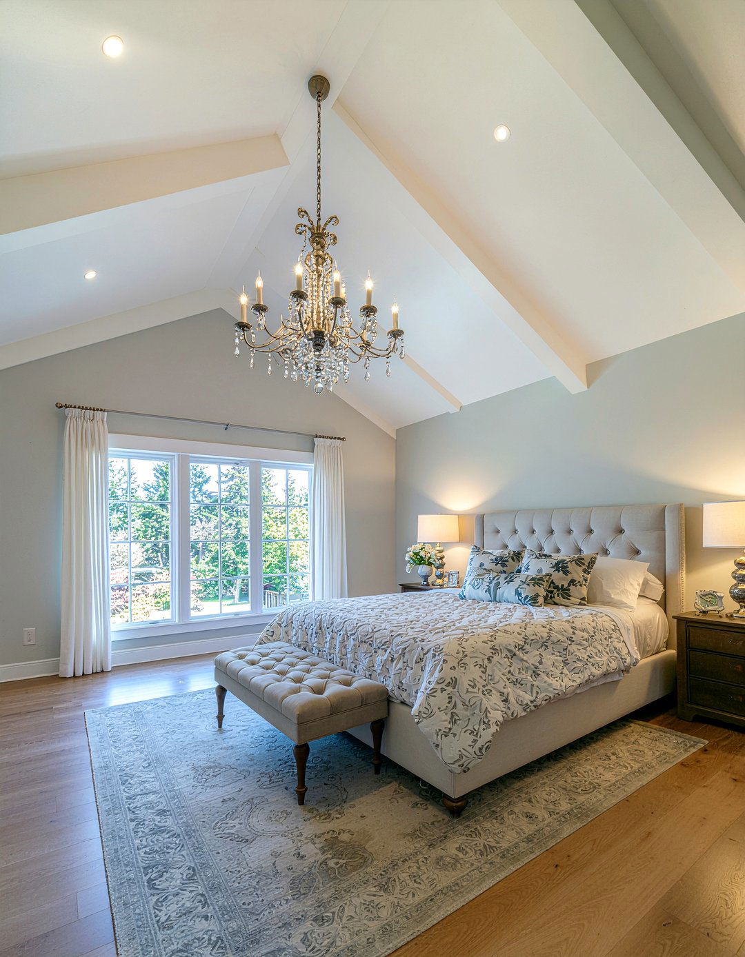 Vaulted ceiling bedroom - 30 custom bedroom ideas