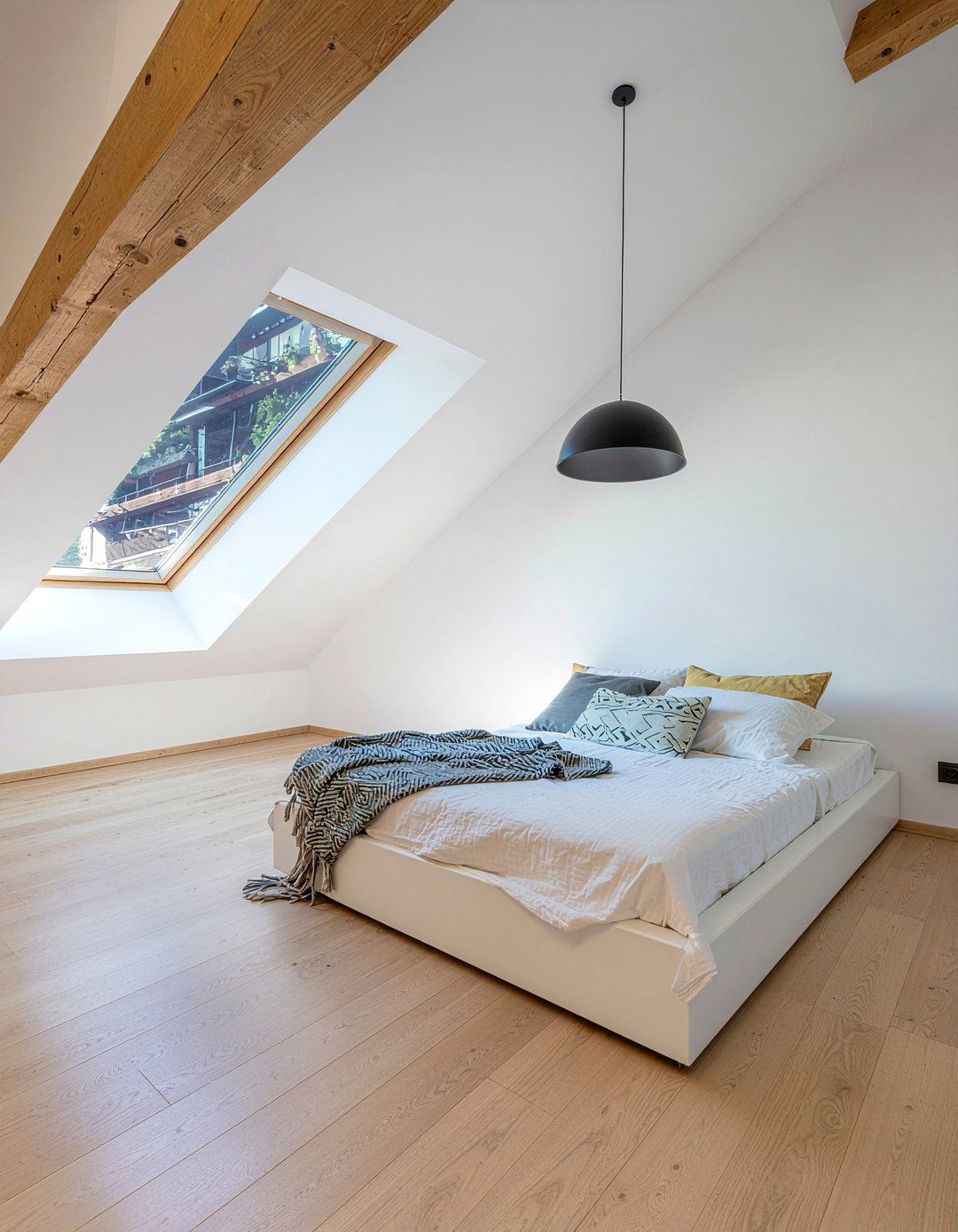 Vaulted ceiling bedroom - 30 bedroom ceiling ideas