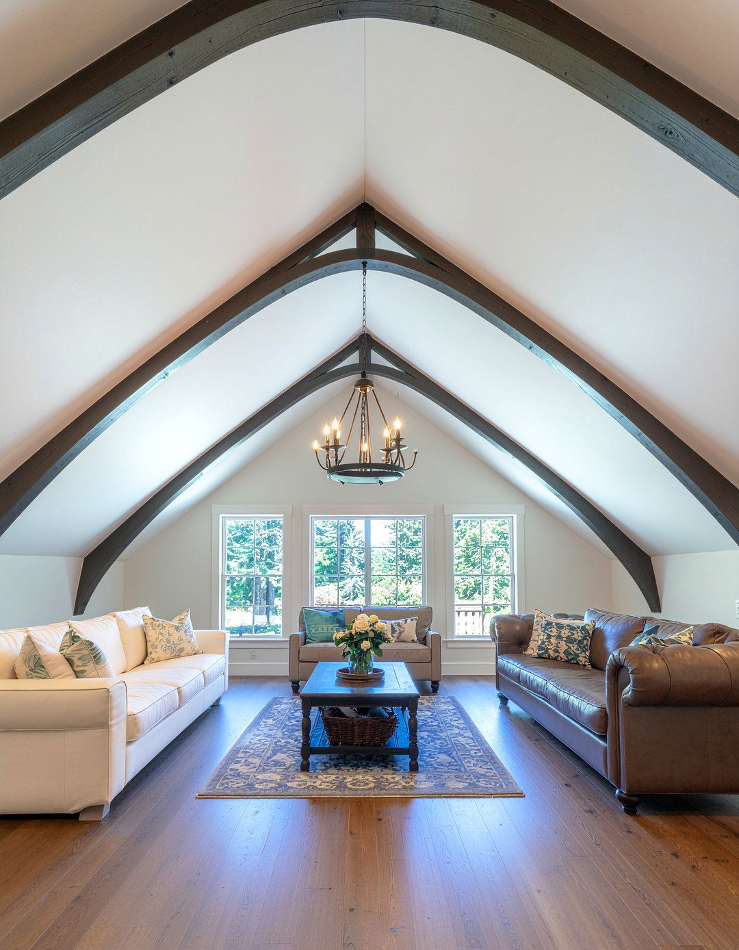Vaulted ceiling living room - 30 living room remodel ideas