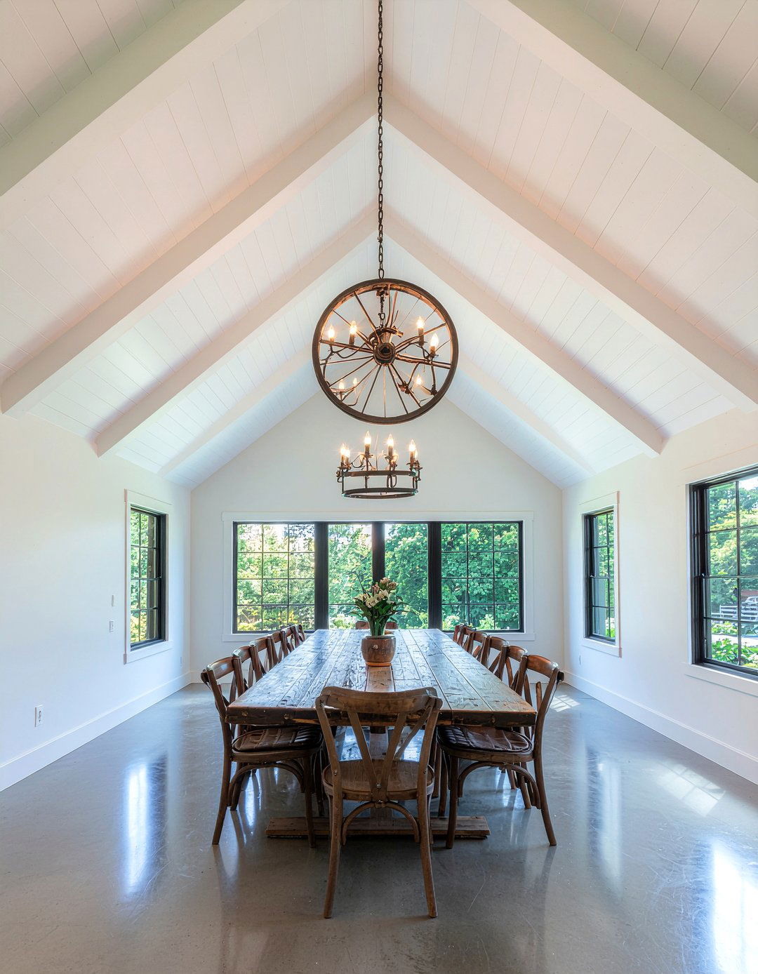 Vaulted ceilings - 30 rural dining room ideas