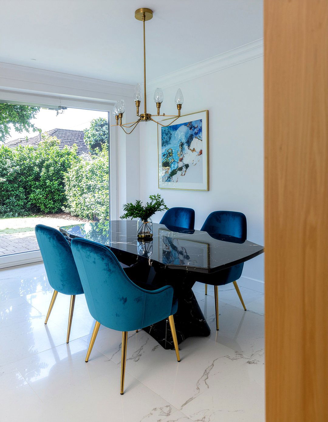 Velvet Chairs - 30 cozy dining room ideas