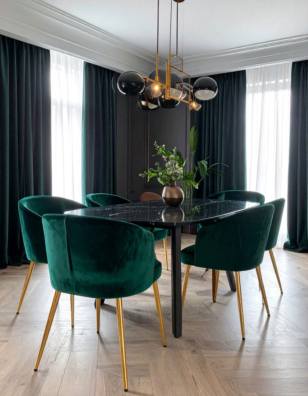 Velvet Dining Chairs - 30 twilight dining room ideas