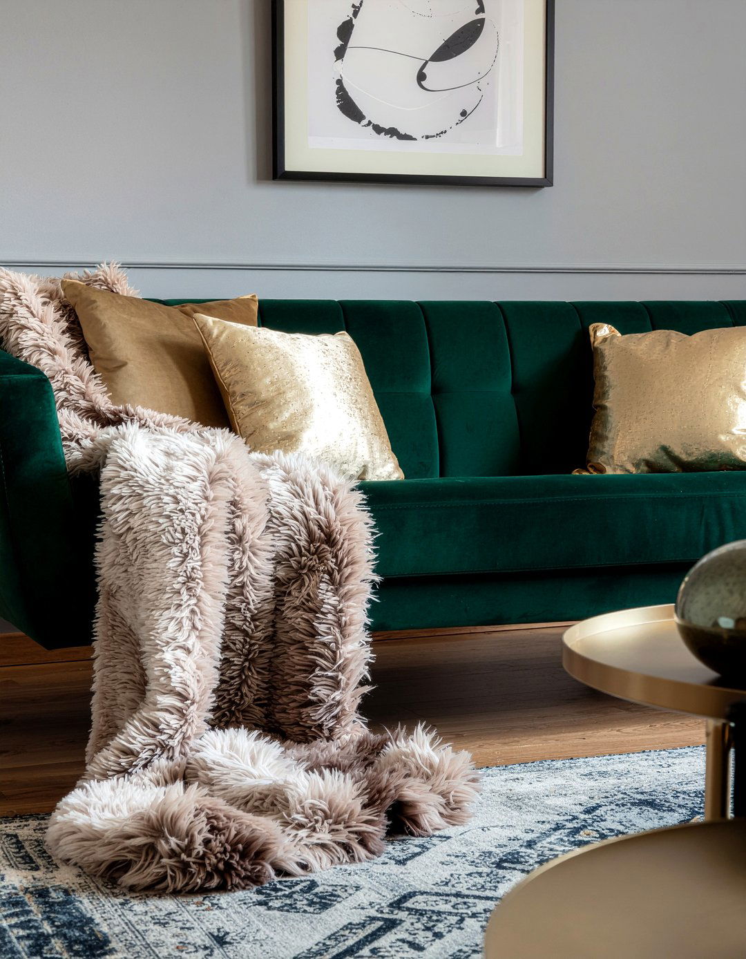 Velvet Sofa Decor - 30 one day living room ideas