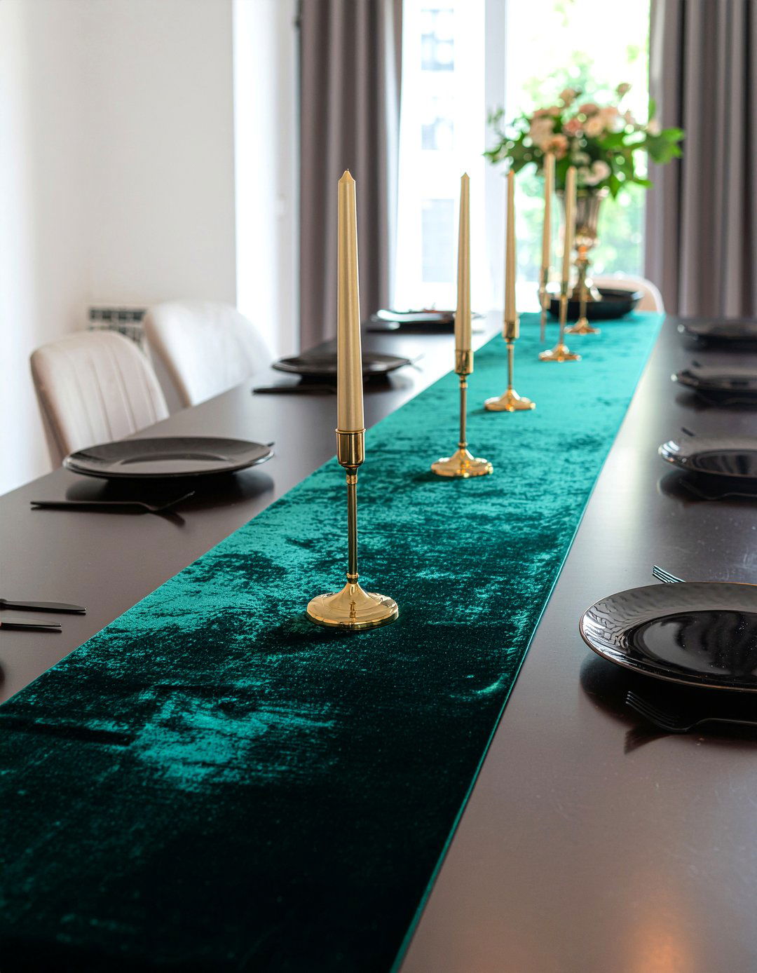 Velvet Table Runner - 30 runner centerpiece dining ideas