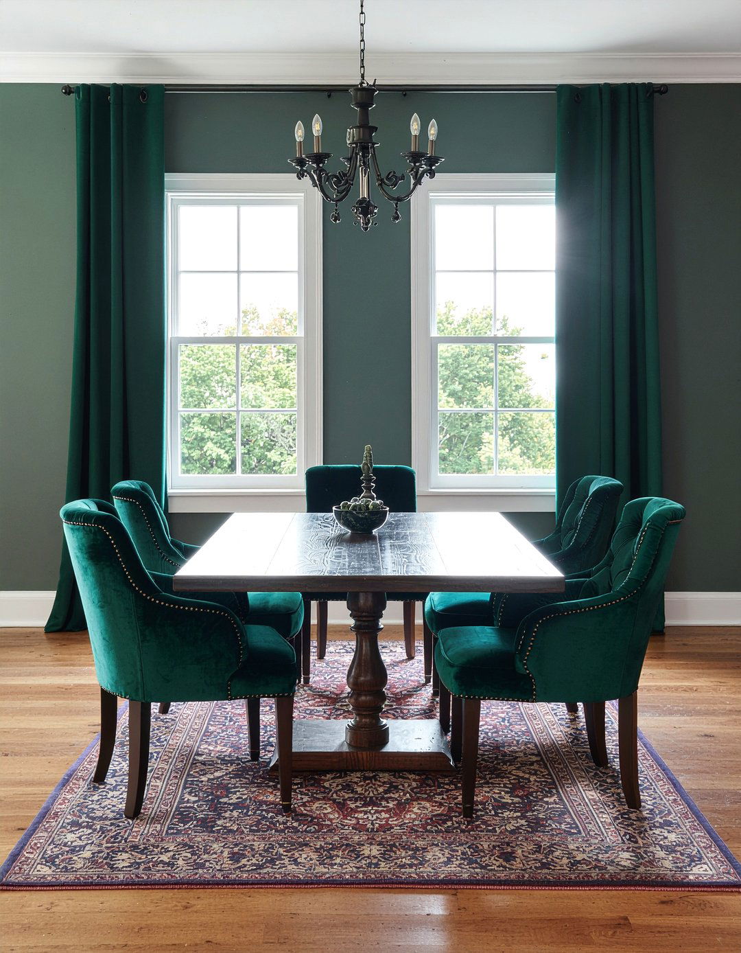Velvet Upholstered Chairs - 30 old world dining room ideas
