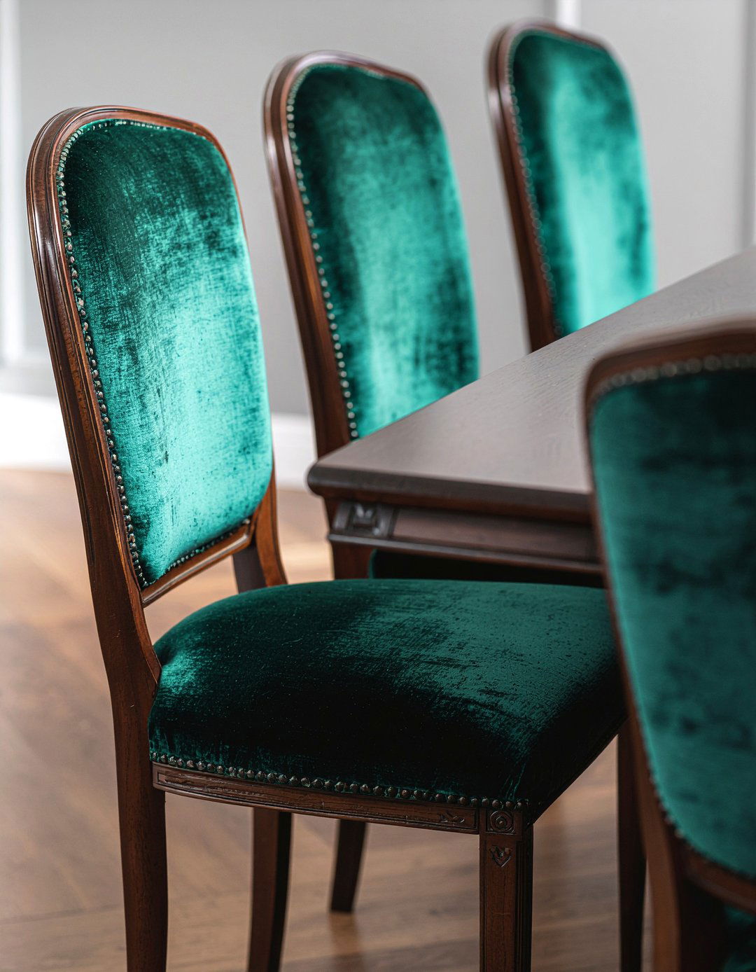 Velvet Upholstered Seating - 30 dining room classic element ideas