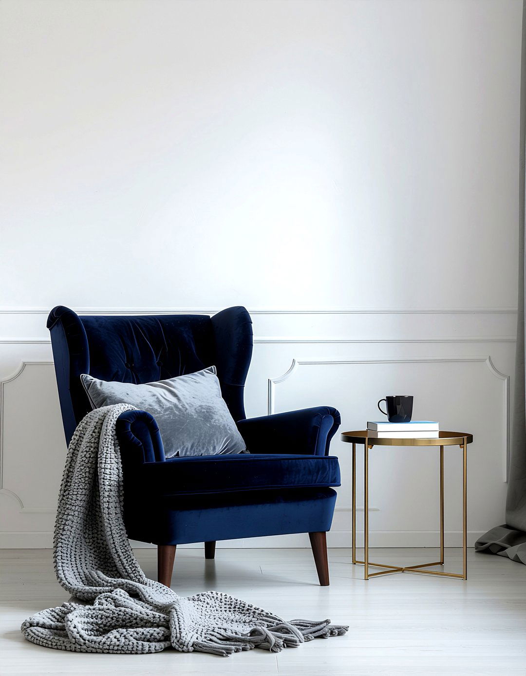Velvet accent chair - 30 first apartment decor ideas