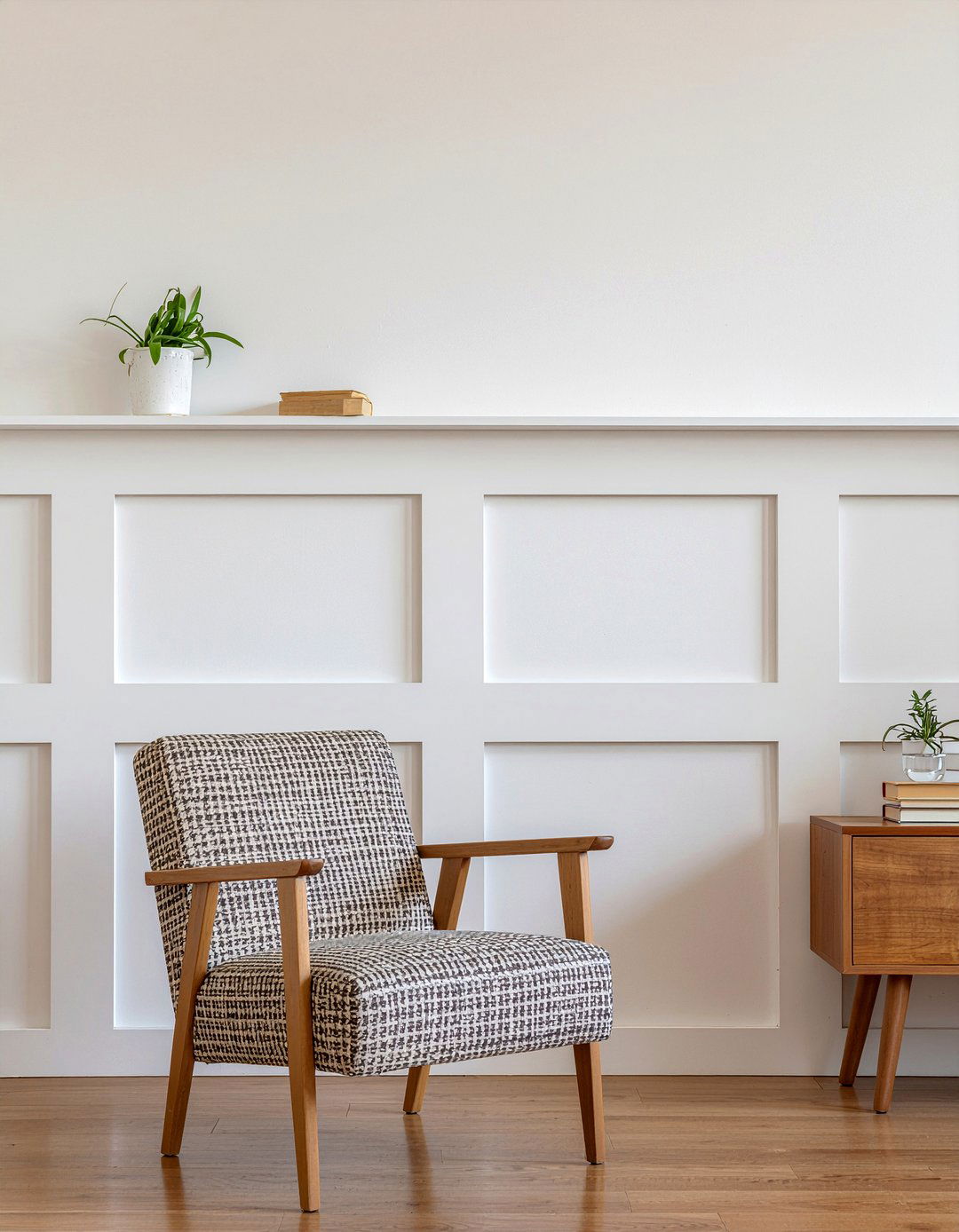 Vertical beadboard wainscoting - 30 living room beadboard ideas