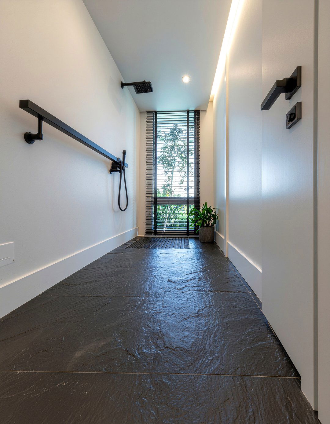 Vertical entrance rail - 30 bathroom handrail ideas