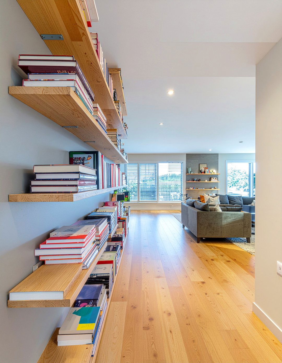 Vertical floating shelves - 30 living room floating shelves
