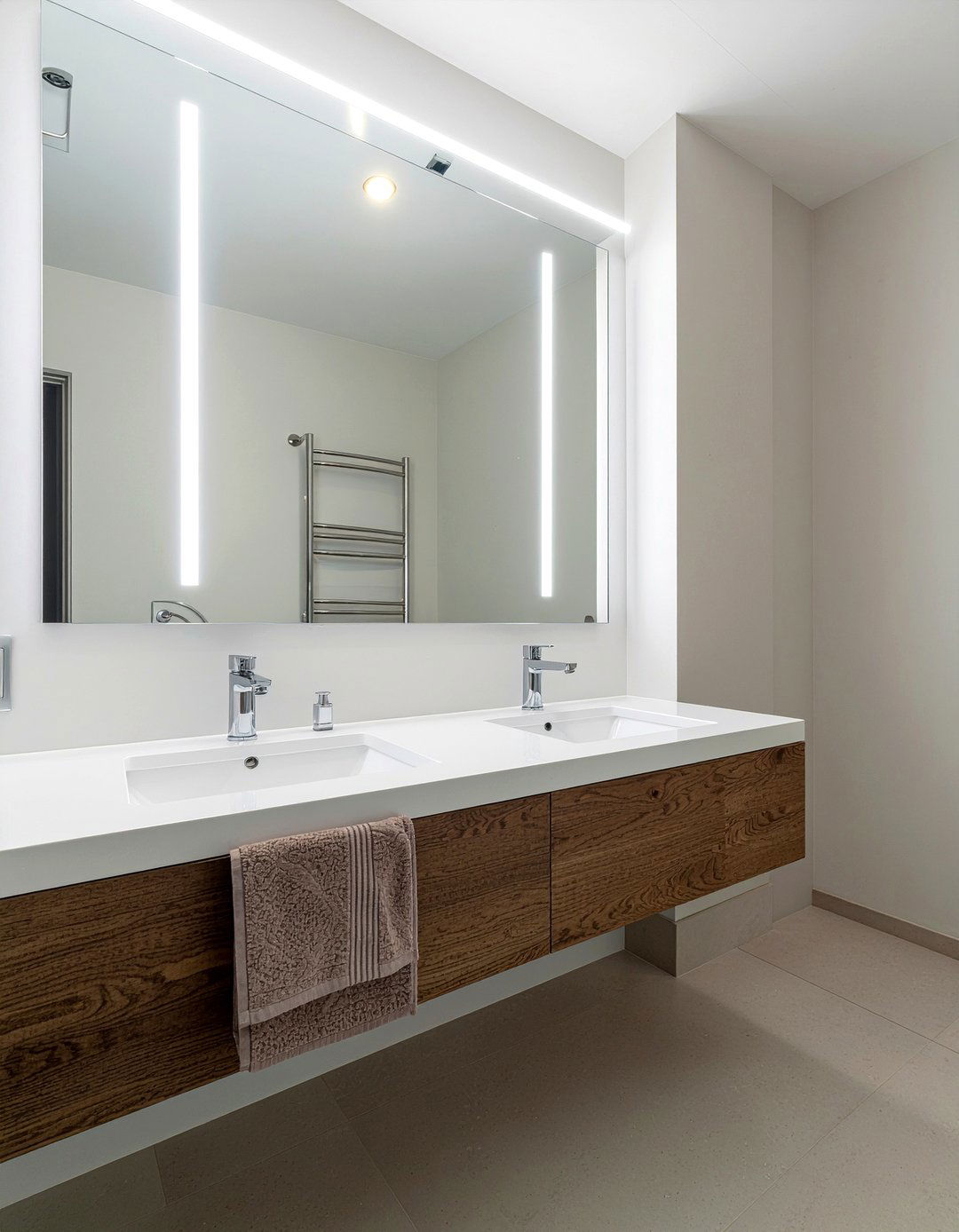 Vertical led light strips - 30 bathroom LED lighting ideas