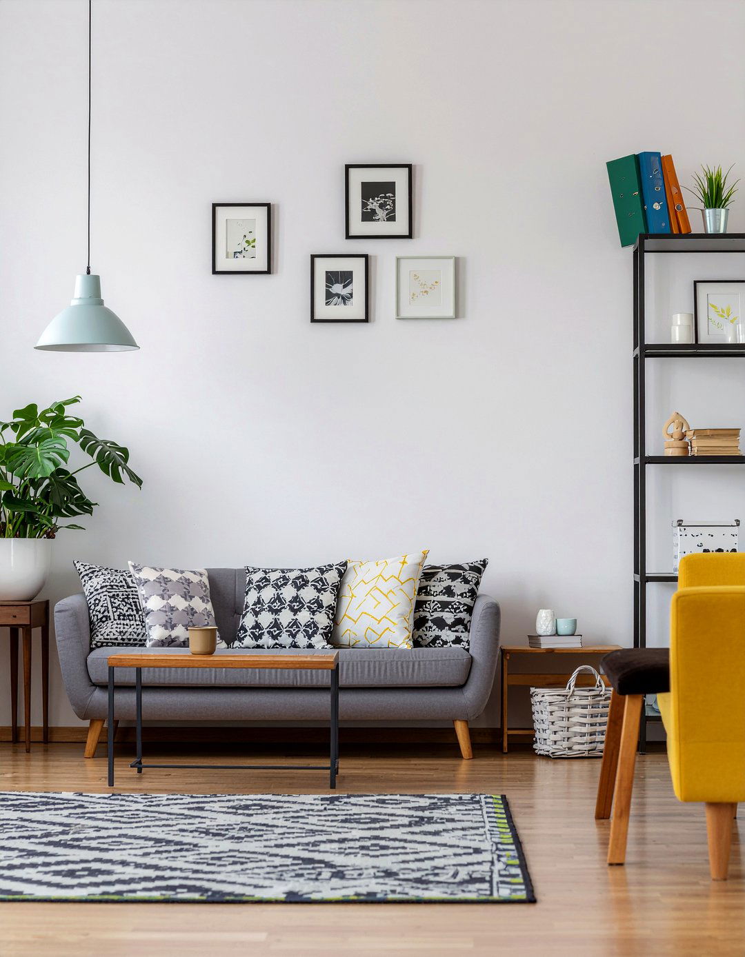 Vertical photo strip - 30 living room photo displays