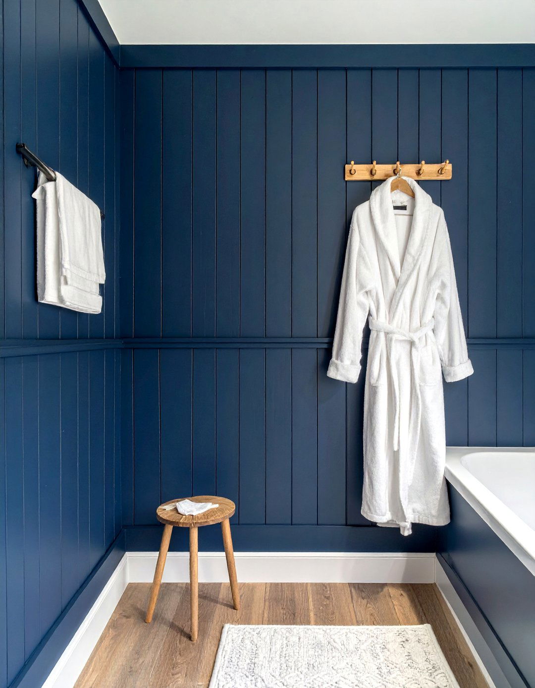 Vertical shiplap paneling - 30 bathroom wall decor ideas