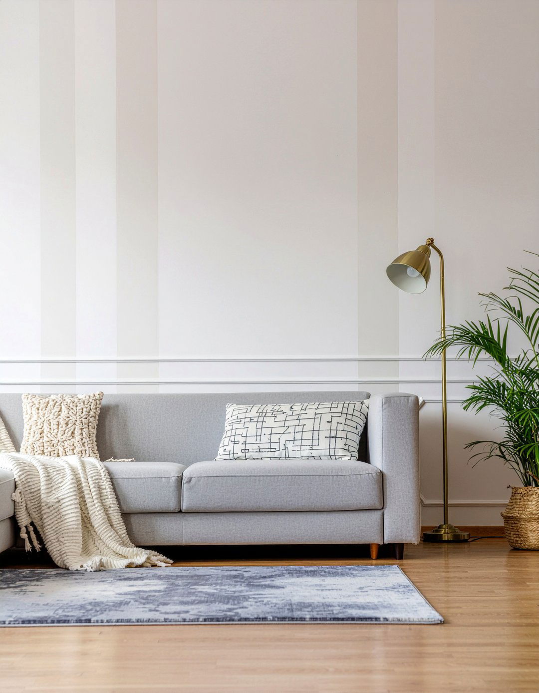 Vertical stripe wallpaper - 30 low ceiling living room ideas