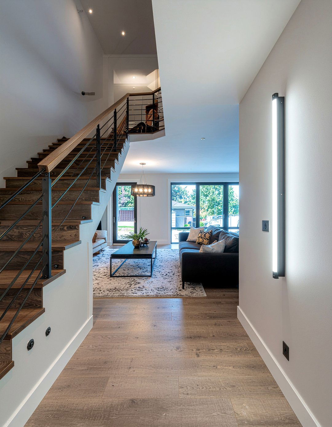 Vertical wall light - 30 living room sconces