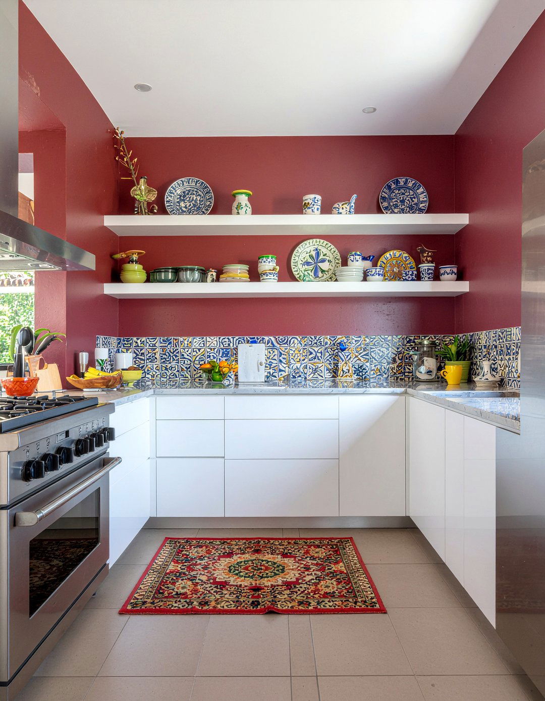 Vibrant Accent Wall - 30 Mexican kitchen ideas