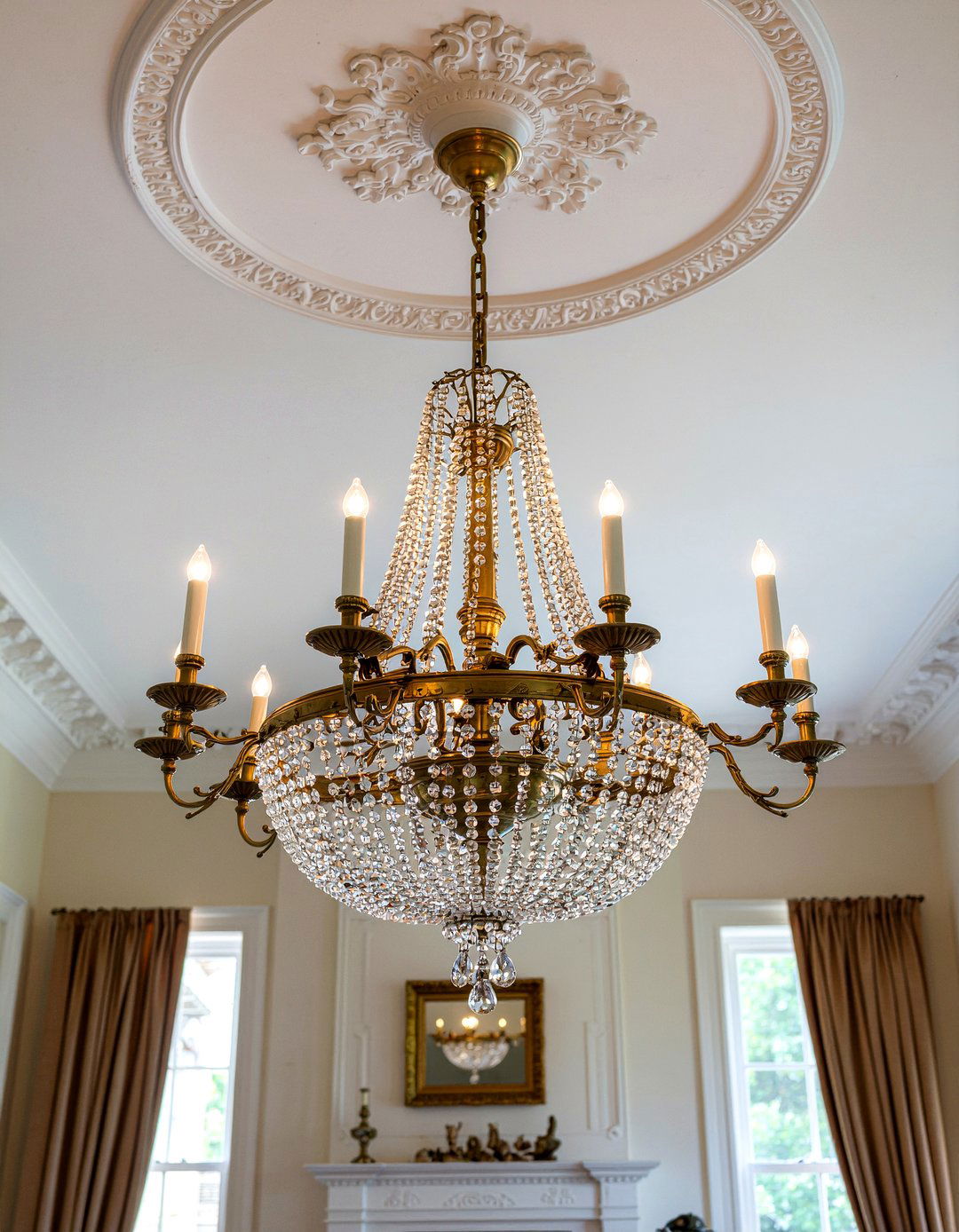 Victorian Chandelier - 30 living room Victorian furniture ideas