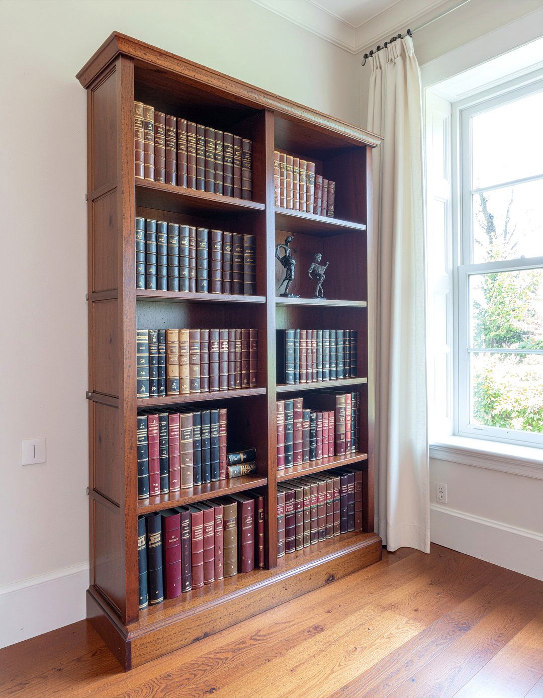 Victorian Library Bookshelf - 30 living room Victorian furniture ideas