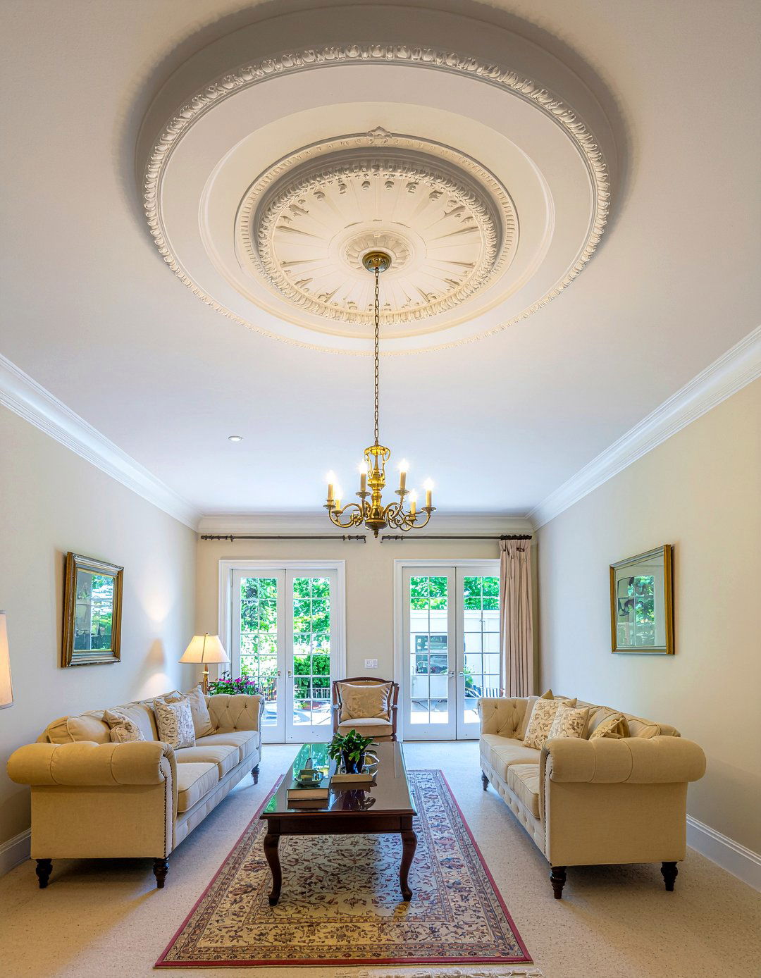 Victorian Molded Ceiling - 30 light academia living room ideas