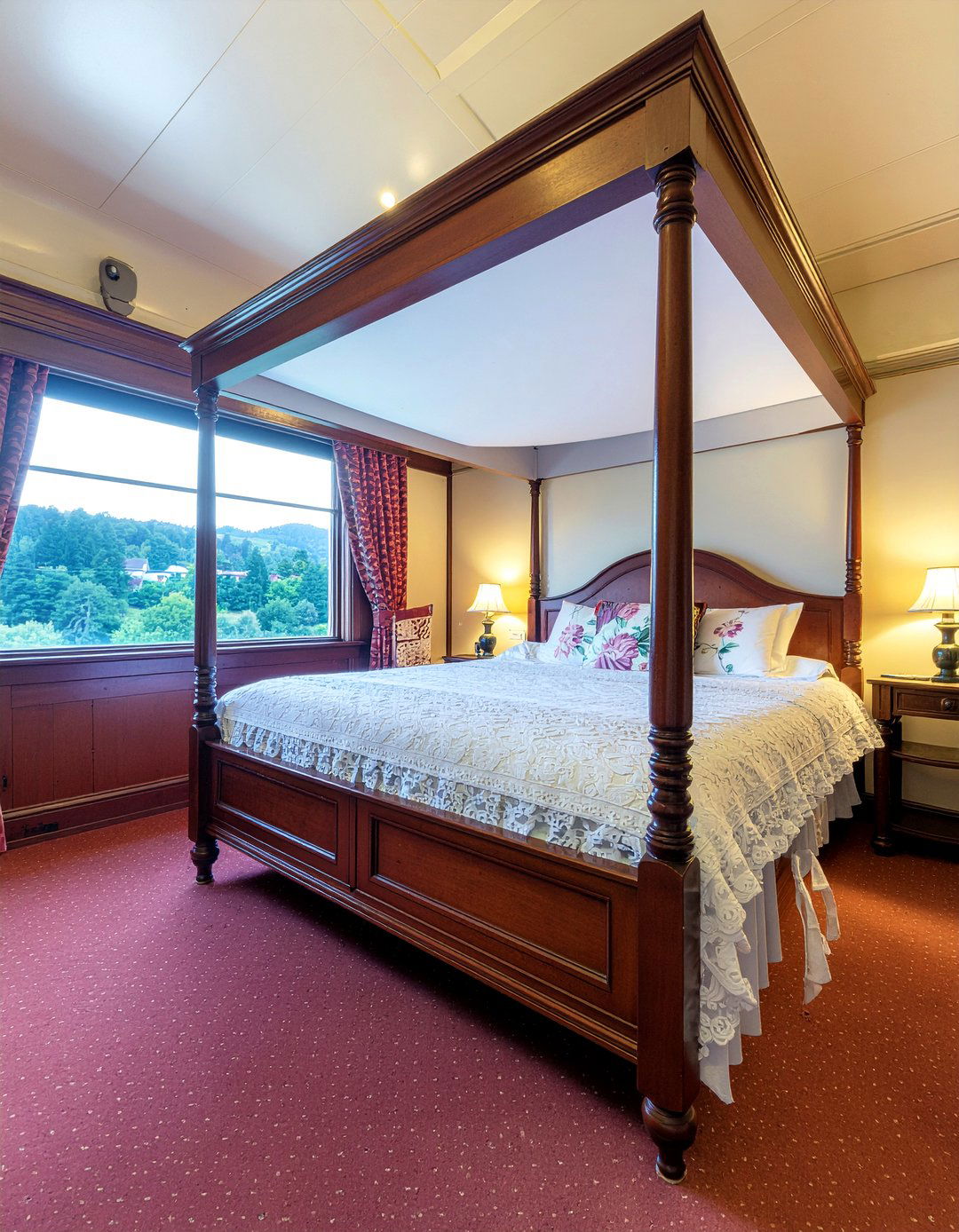 Victorian Train Carriage - 30 train bedroom ideas