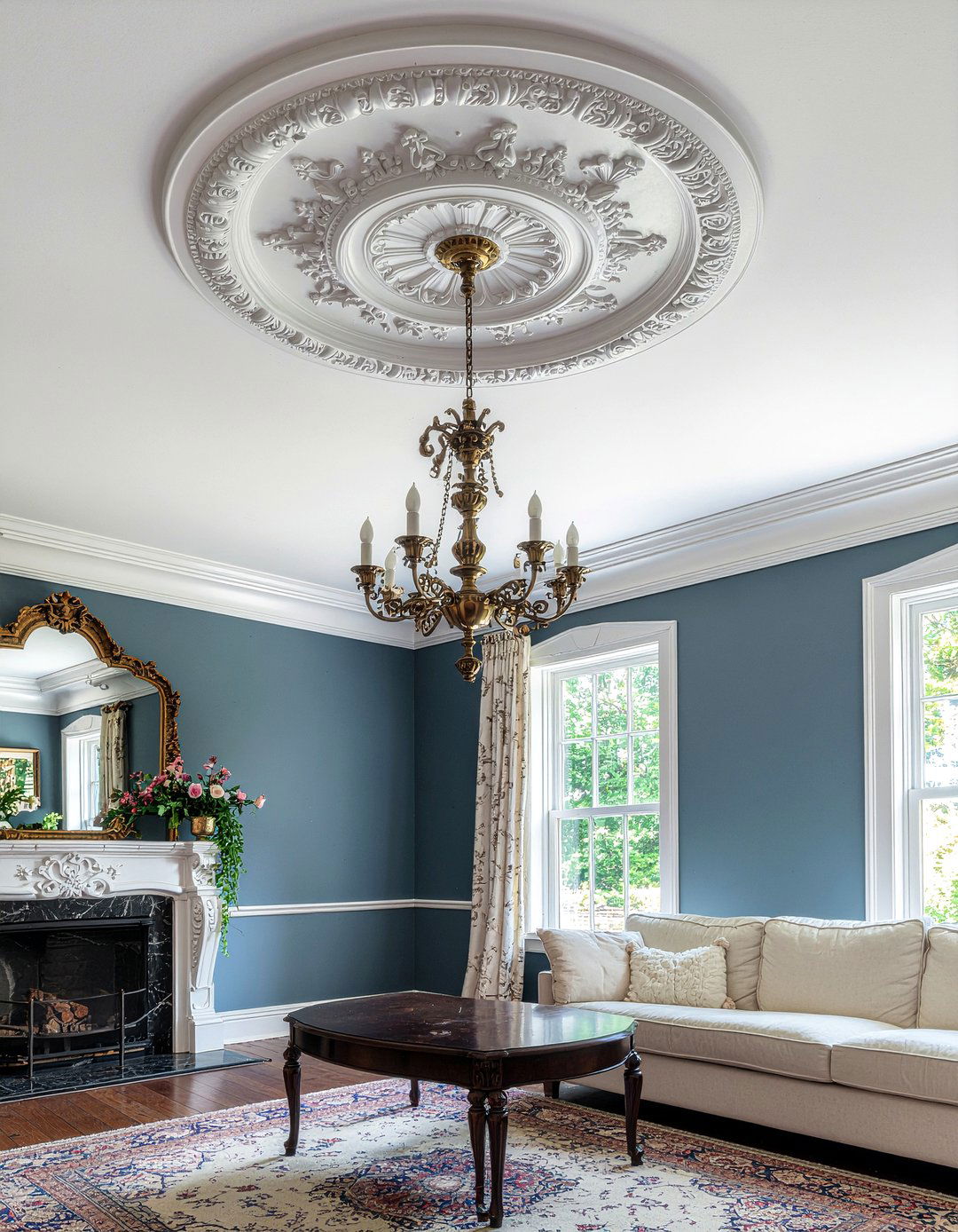 Victorian ceiling medallion - 30 living room rosette ideas