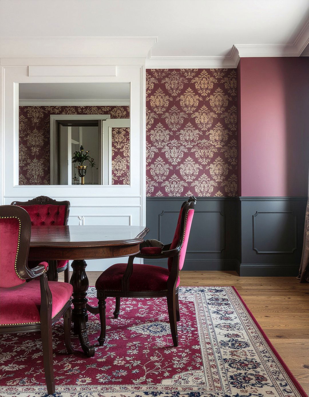 Victorian damask wallpaper look - 30 damask wallpaper dining room ideas