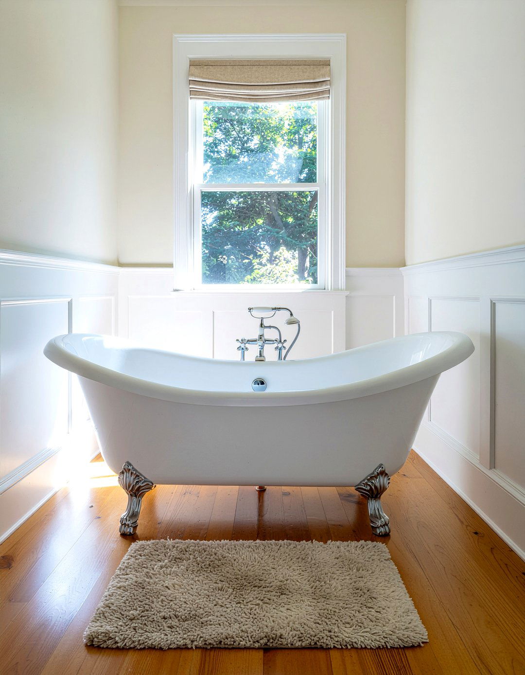 Victorian inspired roll top bath - 30 Georgian bathroom ideas