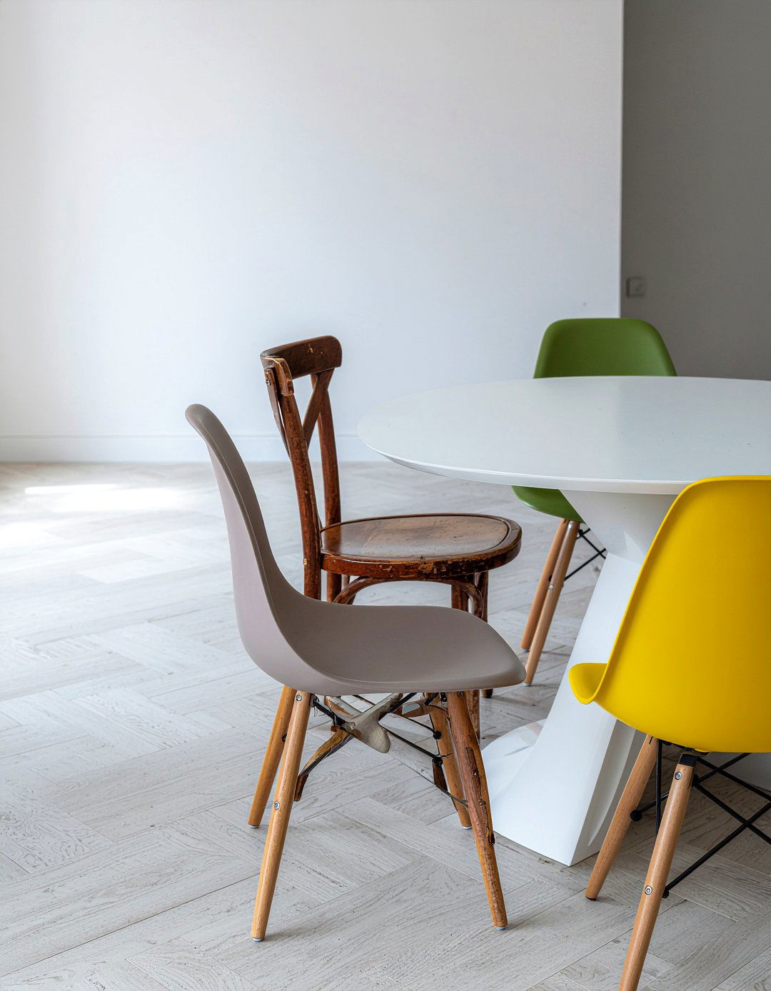 Vintage And Modern Chairs - 30 mixed dining chair ideas