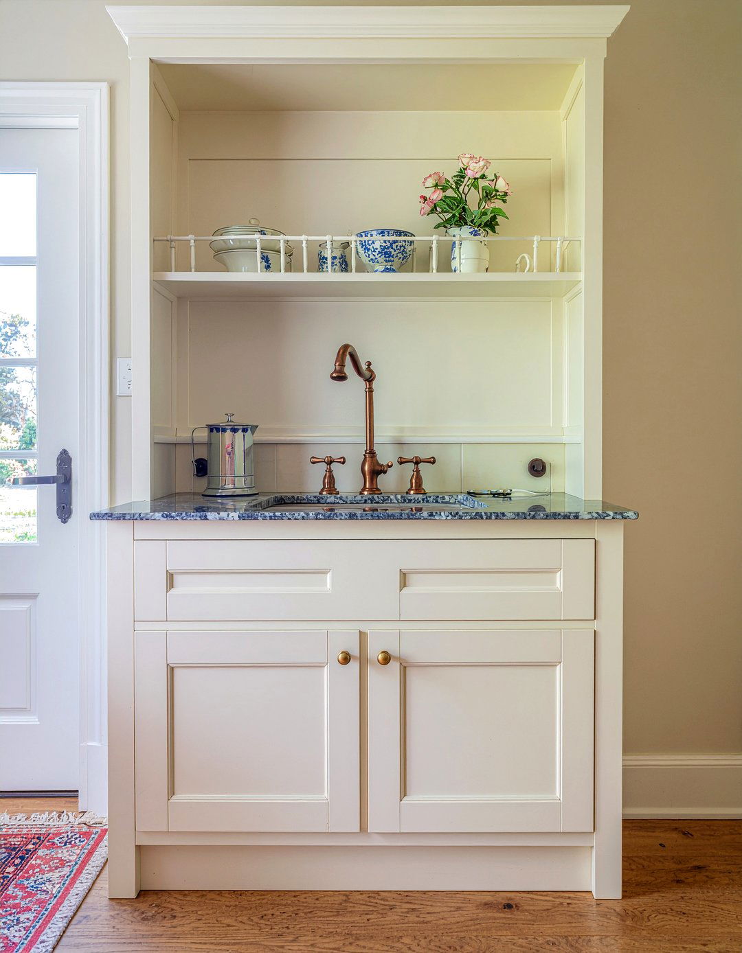 Vintage Butlers Pantry Look - 30 butler's pantry dining room ideas