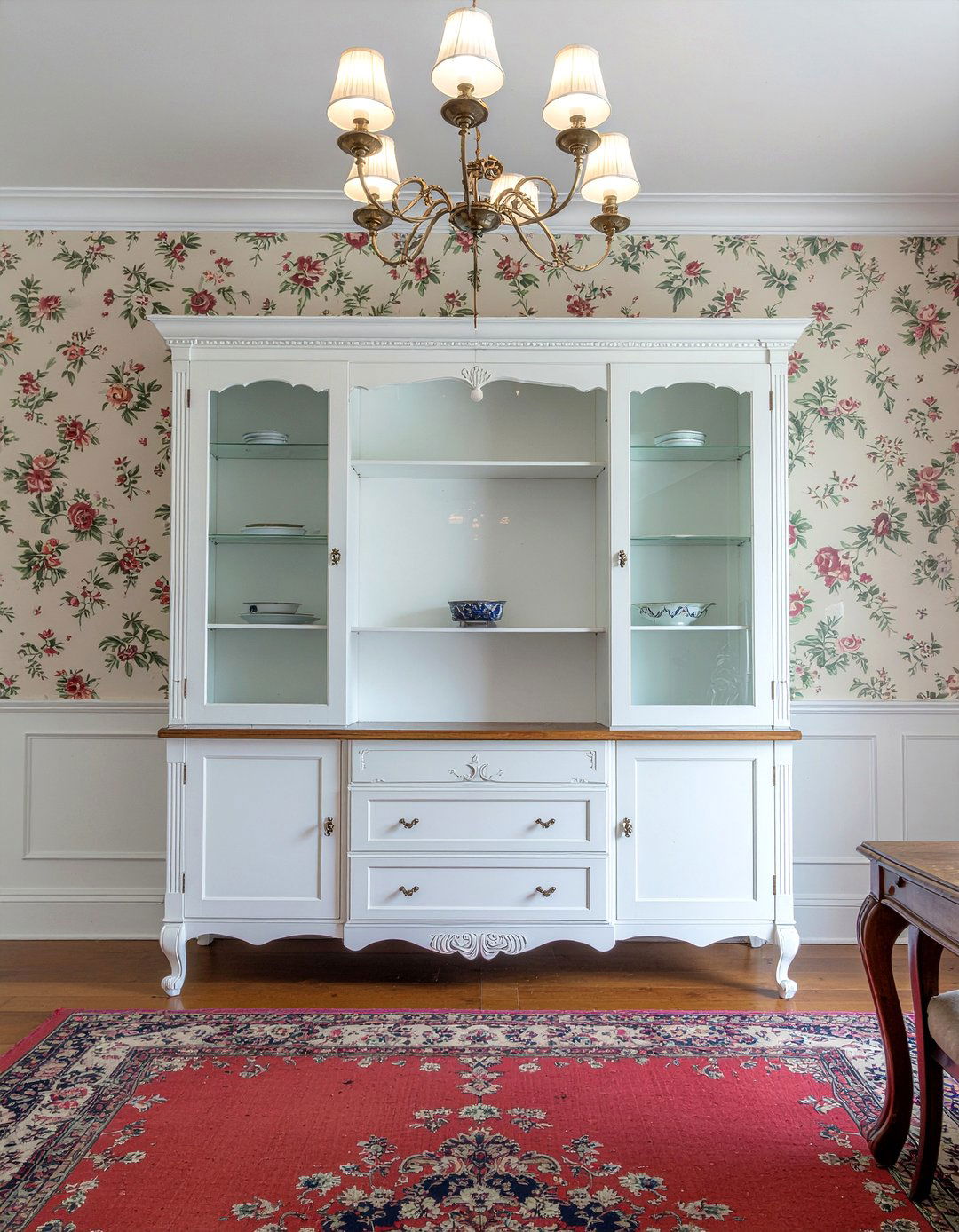 Vintage China Cabinet - 30 dining room hutch ideas