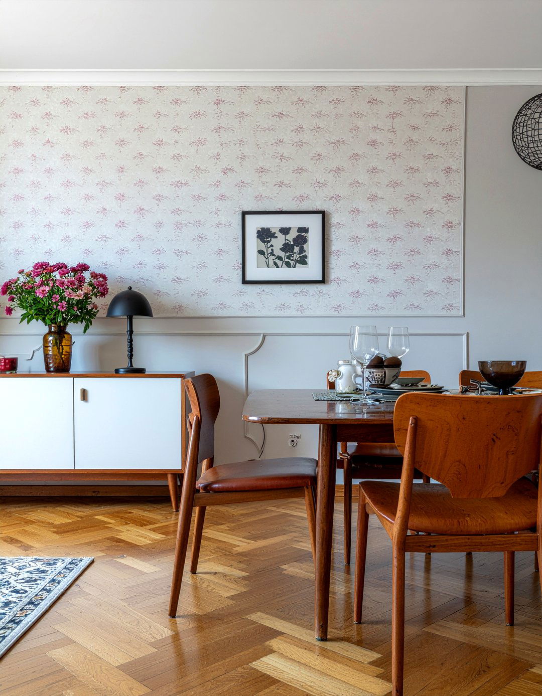 Vintage Dining Room - 30 dining room personality ideas