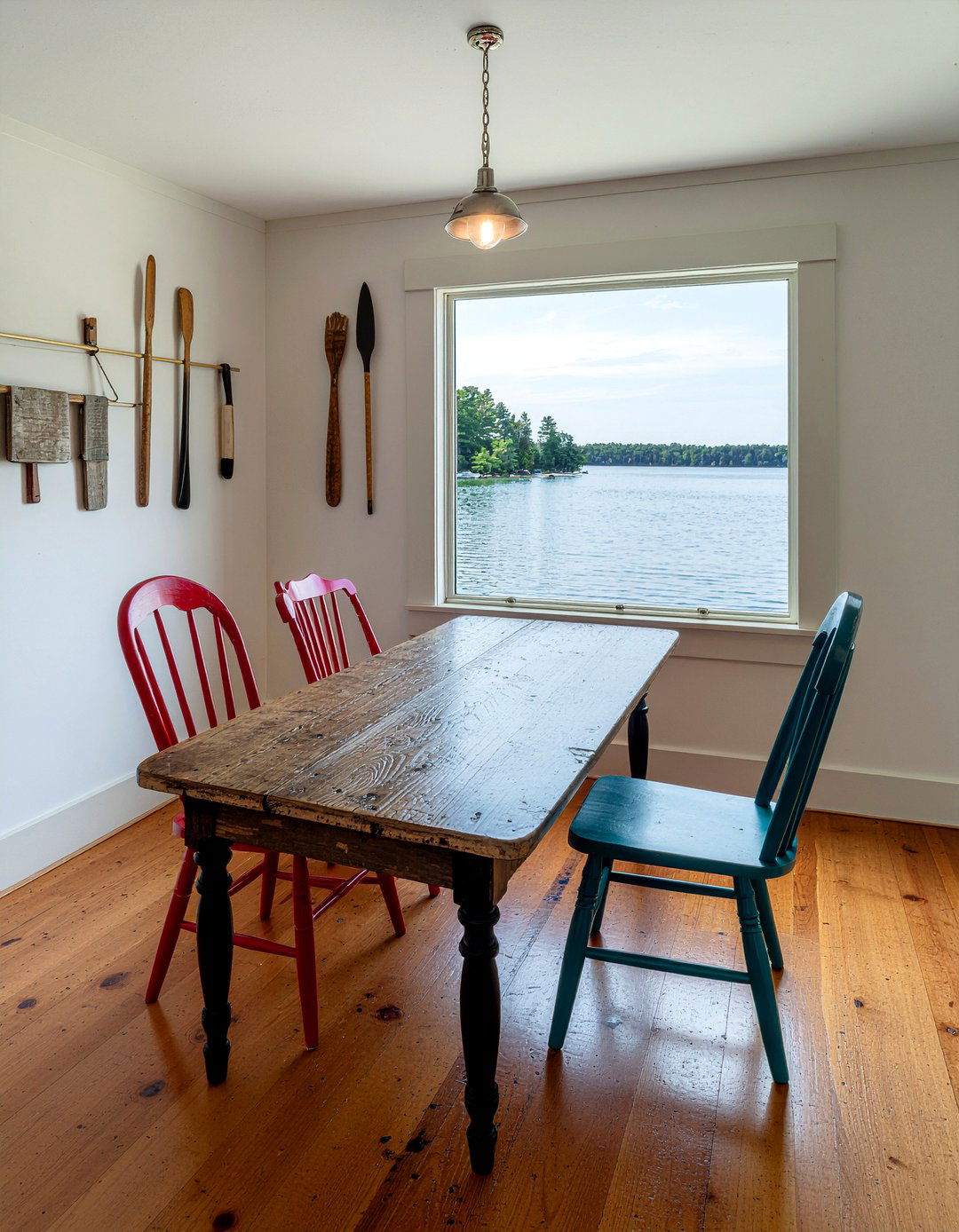 Vintage Lake House - 30 lake house dining room ideas