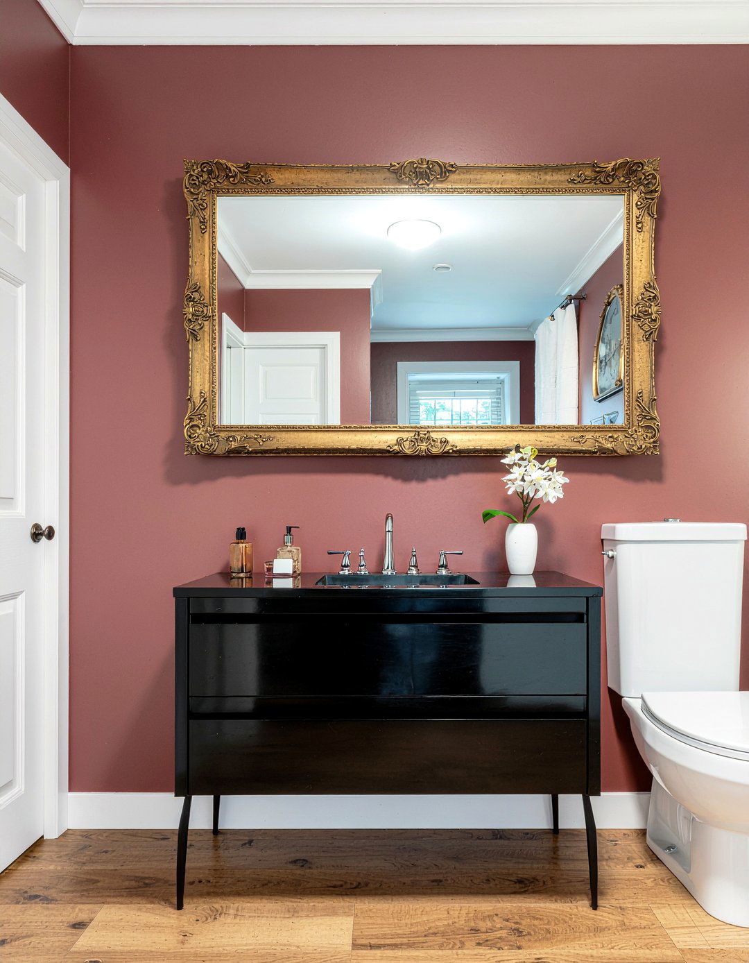 Vintage Mirror - 30 powder room ideas
